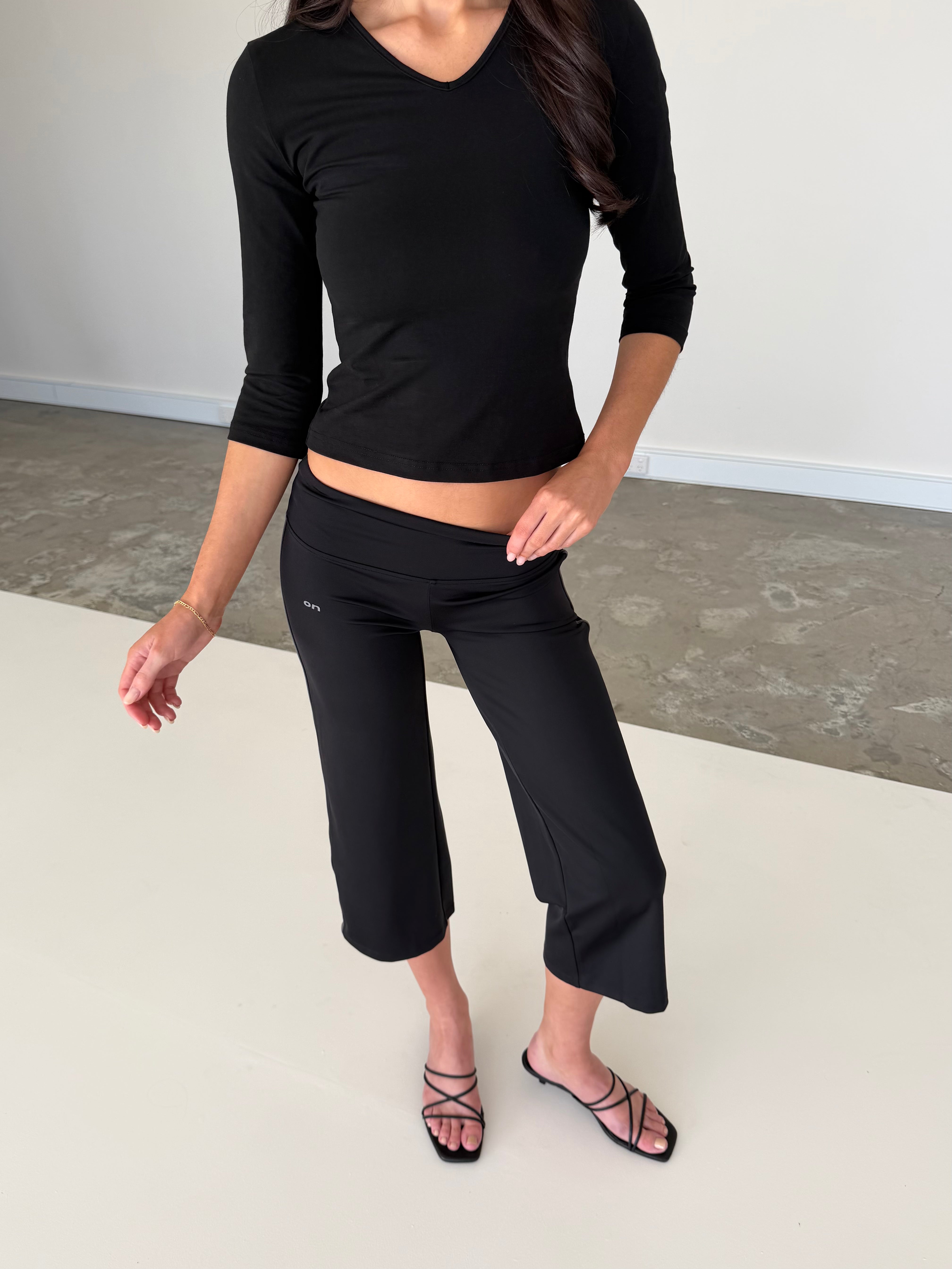 Signature Capri - Black